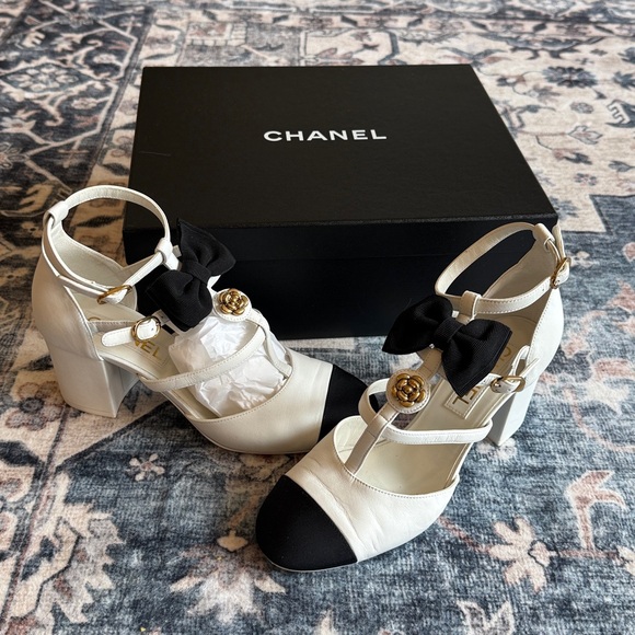 Authentic Chanel Camelia Lambskin & Grosgrain T-Strap Mary Jane Pumps size 37 - Picture 16 of 17